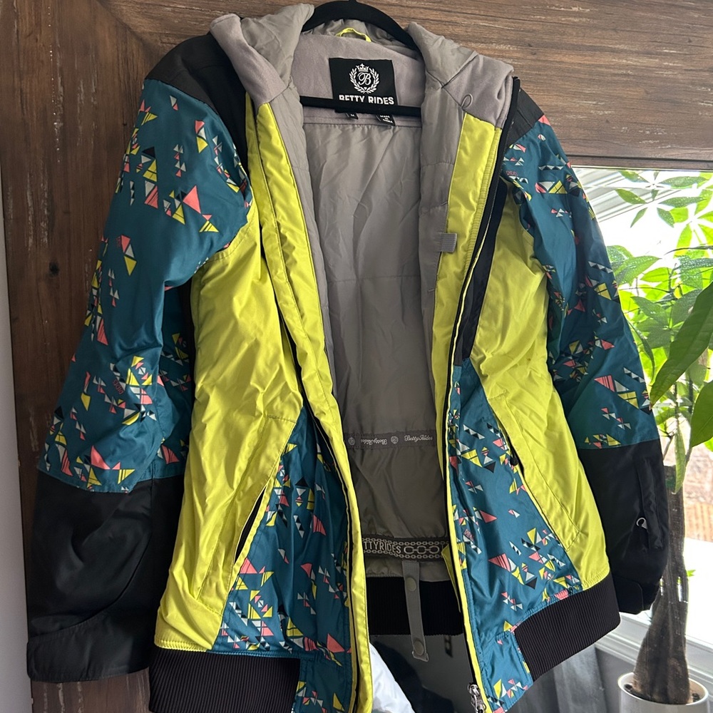 Betty Rides Geometric Ski Jacket - Picture 5 of 9